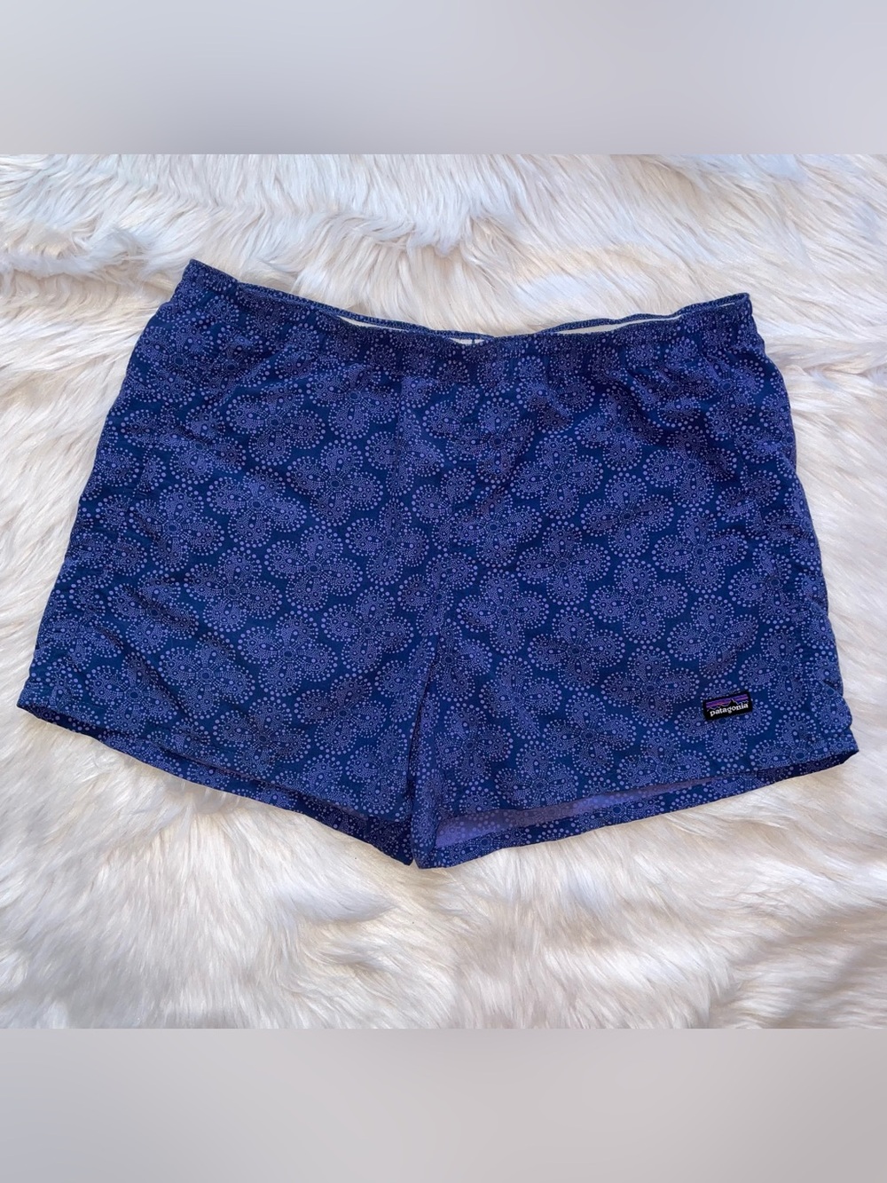 Patagonia baggies shorts women’s L large blue print purple medallion rare print